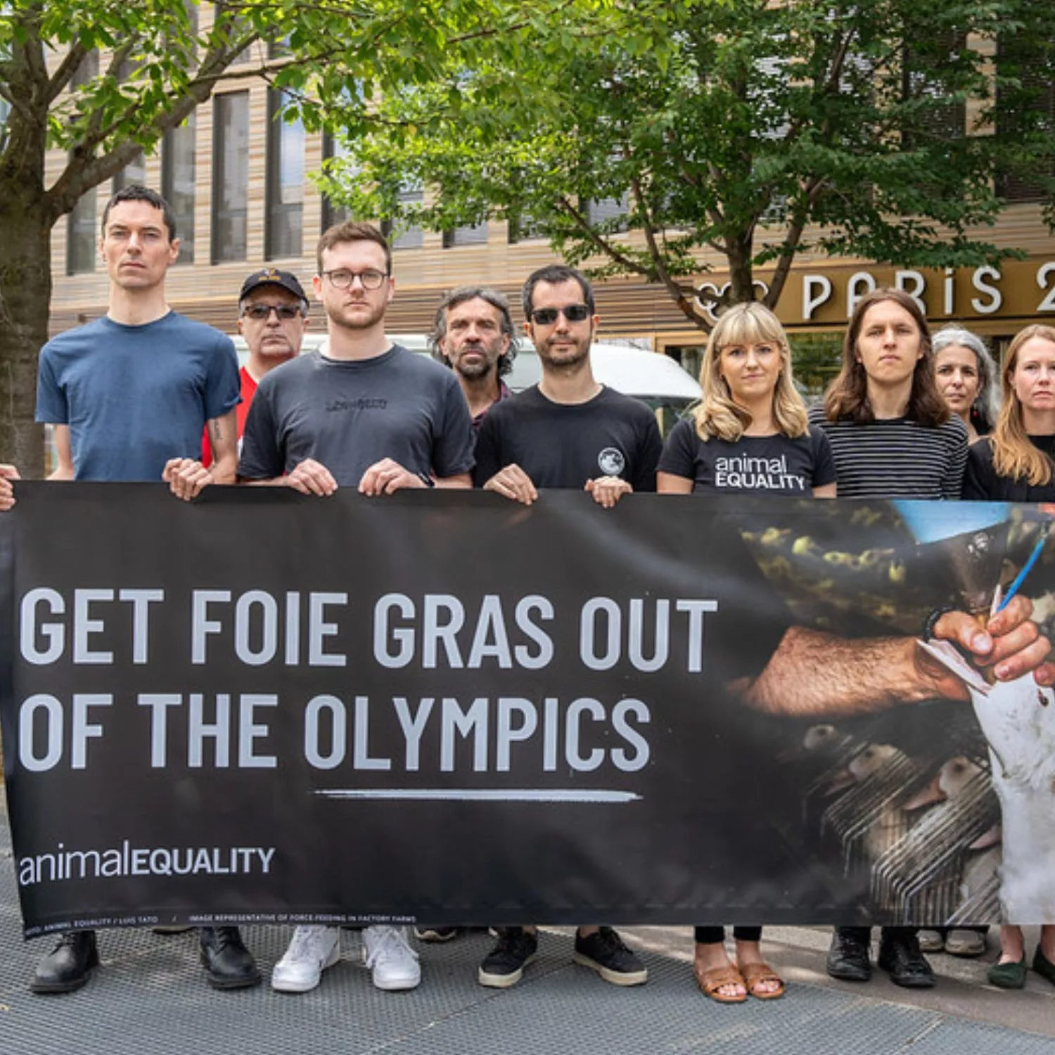 Animal Equality a Parigi per chiedere l’eliminazione del foie gras dal menù olimpico 