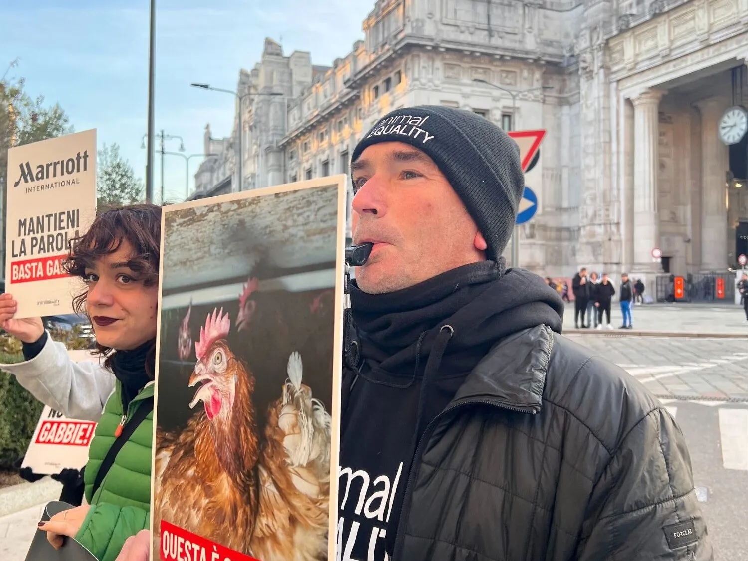 Ci hanno aggrediti mentre protestavamo davanti all’Hotel Marriott di Milano 6