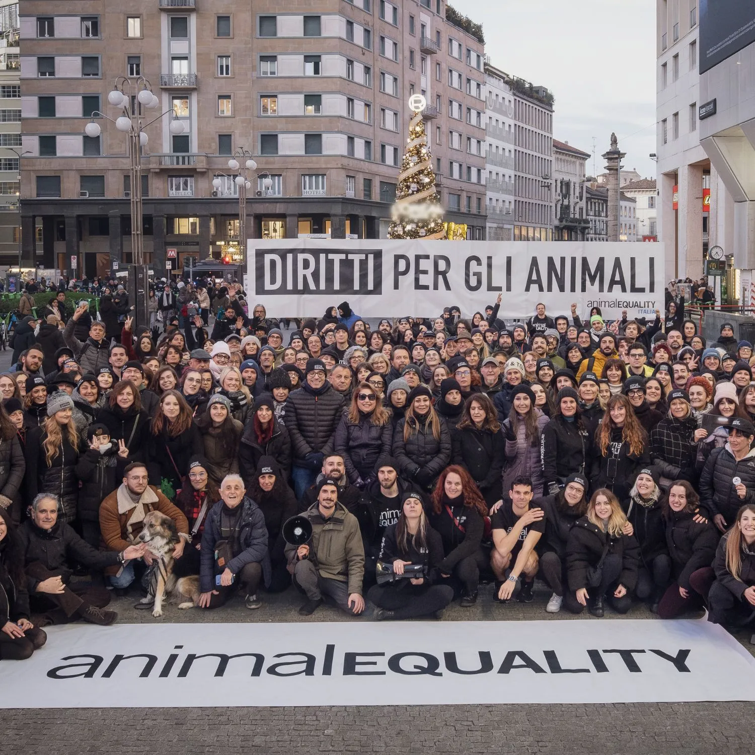 In centinaia a Milano per la Giornata Internazionale dei Diritti degli Animali 1 In centinaia a Milano per la Giornata Internazionale dei Diritti degli Animali