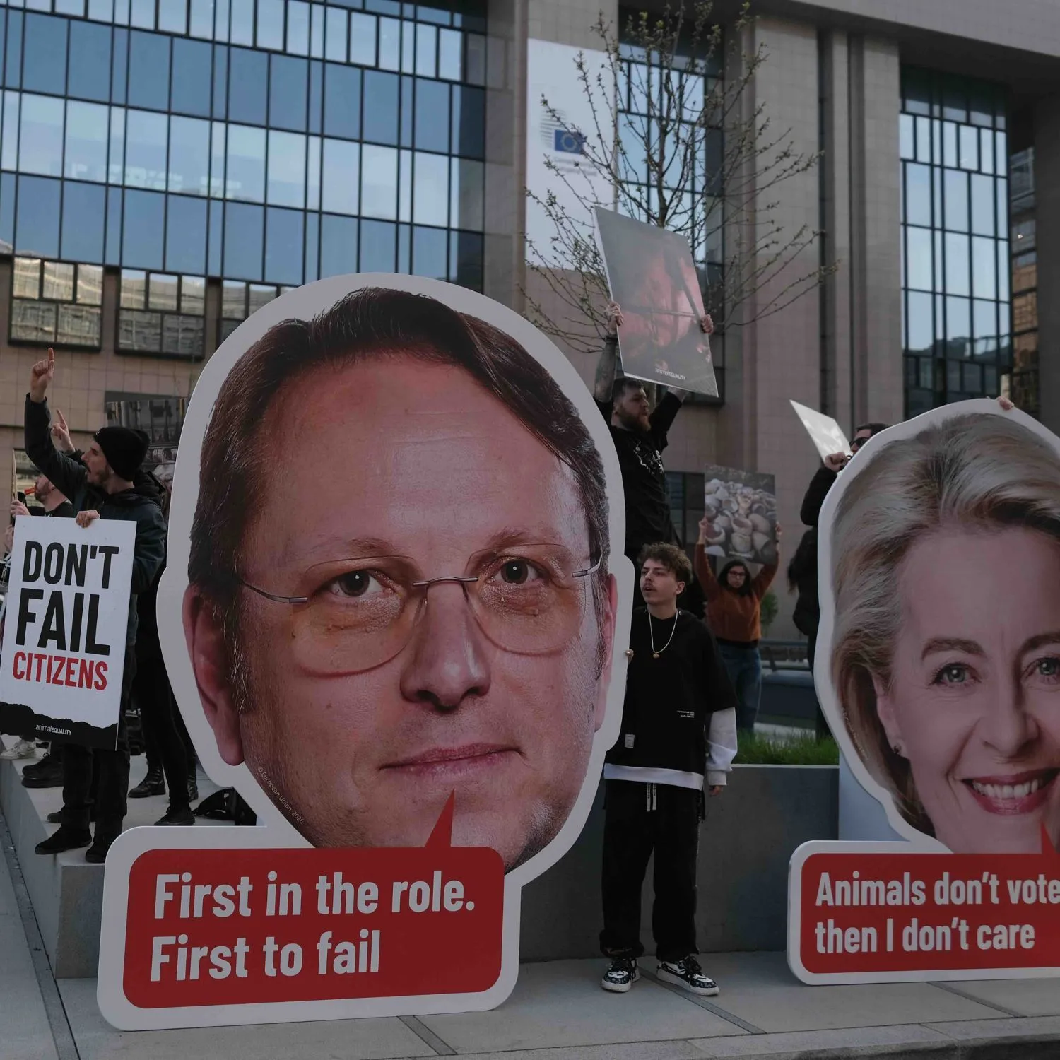 Oltre un centinaio di persone a Bruxelles chiedono che l’industria smetta di monopolizzare l’agenda UE 